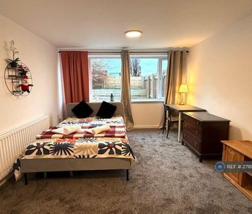 3 bedroom end of terrace house to rent - Photo 2