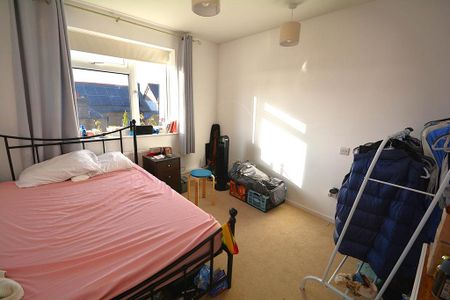 1 bedroom in a flat share to rent - Photo 3