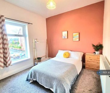 4 bedroom end of terrace house to rent - Photo 6