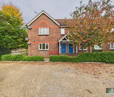 Old Horsham Road, Southgate - Photo 2