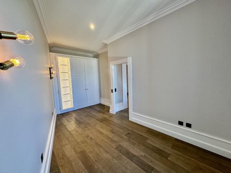 Superb renovated apartment in the heart of the old town - Photo 4