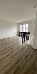 61/2 SITUÉ À SAINT-HUBERT , PROCHE DU LAC DE CITÉ SOLEIL, À 5 minutes de deux écoles primaires. La cuisine et la toilette sont complètement renovées - Photo 4