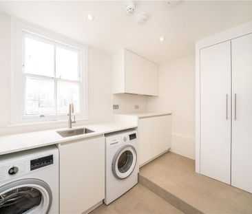 A charming one bedroom apartment situated in a period conversion on this prestigious square. - Photo 3