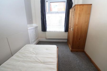 4 bedroom terraced house to rent - Photo 4