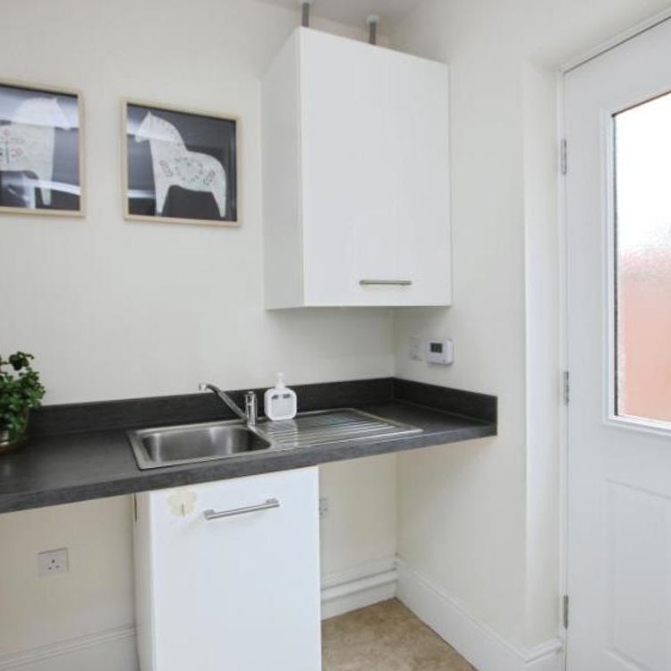 A spacious 4 bedroom detached home in Cheswick Village. Close to Abbeywood Retail Park, and M32/M4/M5. Available from October on an unfurnished basis. - Photo 1