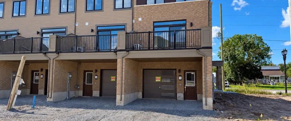 1 VANDERBURG LANE — 3 Bedroom - Photo 1