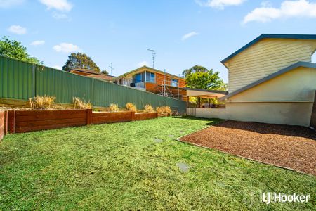 Spacious 4 Bedroom Family Home in a Prime Crestwood Location - Photo 4