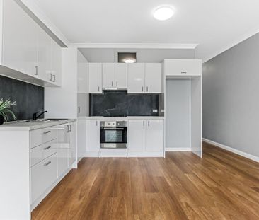 Coastal Convenience - Quiet Top-Floor Living - Photo 5