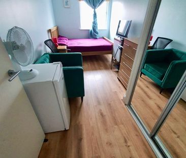 Room in a Shared Flat, Methven Court, N9 - Photo 4