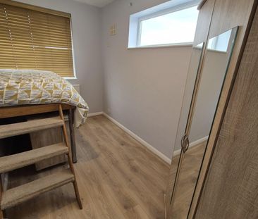 2 bed Semi-detached in Stokenchurch , High Wycombe, HP14 3QJ - Photo 3