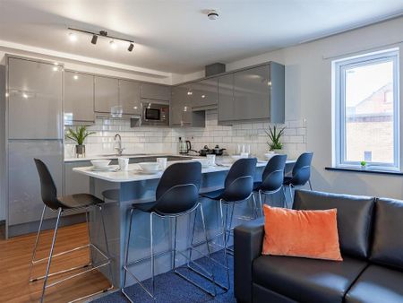1 bedroom in a flat share to rent - Photo 4