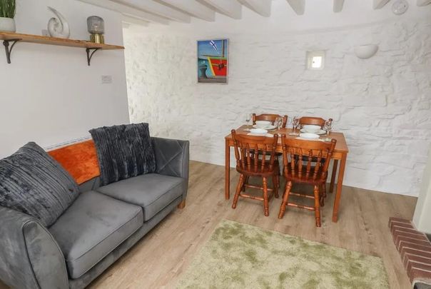 3 bedroom barn conversion to rent - Photo 1