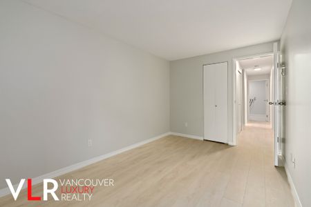 Townhouse in Vancouver West Side, BC - Photo 3