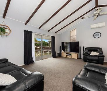 Hillcrest Zoned, 3 Bedrooms Ready To Move In - Photo 2