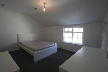 6 bedroom house to rent - Photo 2