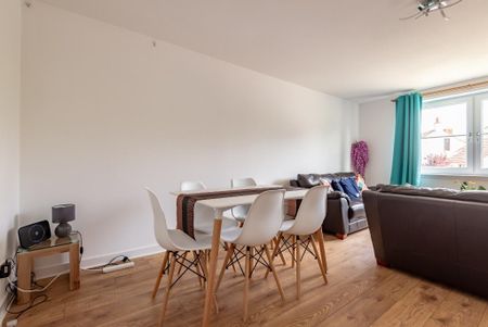 2 bedroom flat to rent - Photo 2
