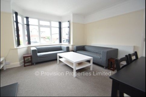 4 Bedroom Houses Headingley - Photo 1