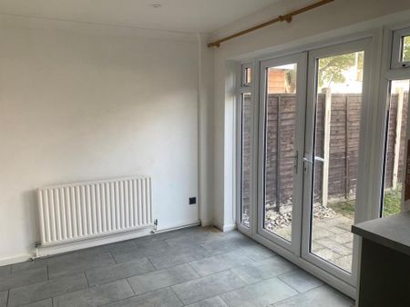 3 bedroom terraced house to rent - Photo 5