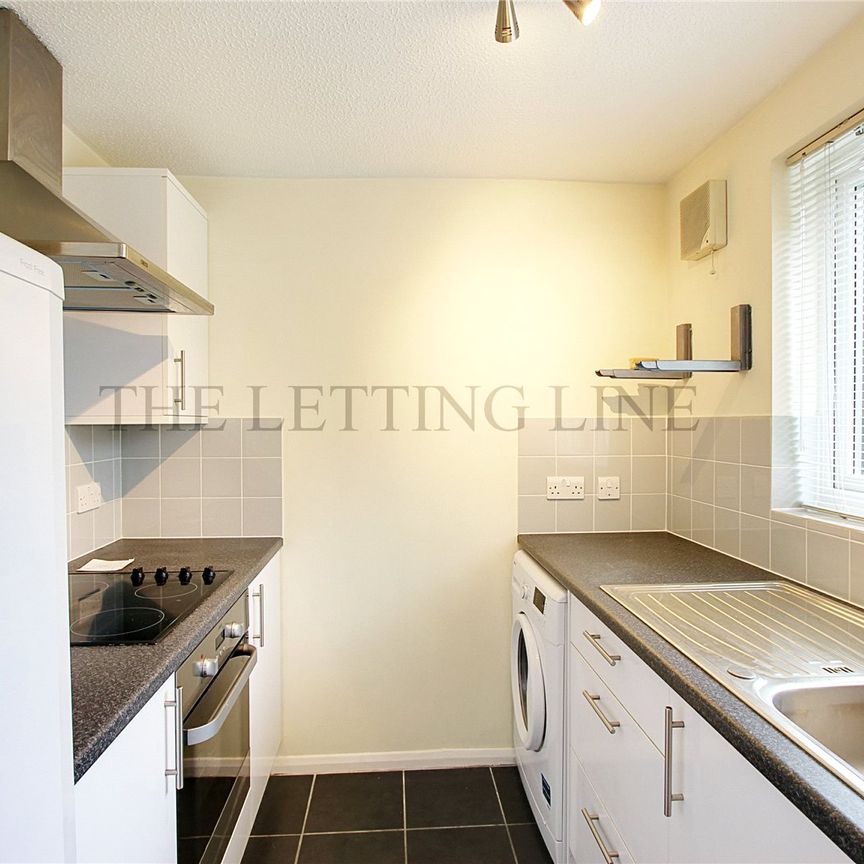 Woodfield Close, Enfield, Middlesex, EN1 2AZ - Photo 1