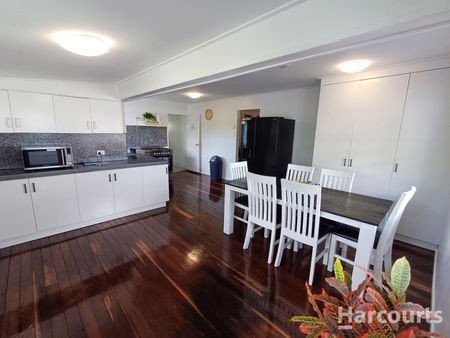 Charming 4-Bedroom Queenslander with Stunning Foreshore Views - Just Steps to the Water! - Photo 3