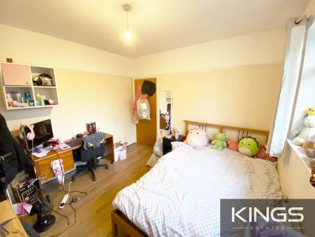 5 bedroom semi-detached house to rent - Photo 4