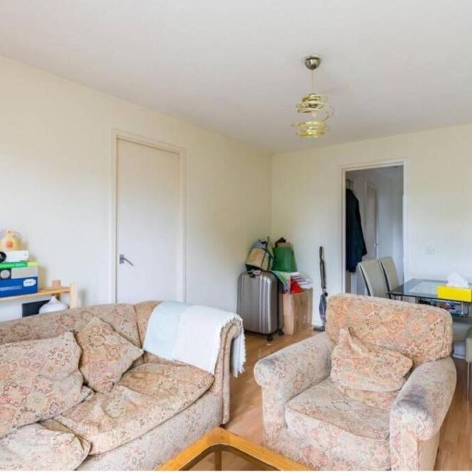 2 Bed Flat, Taeping Street, E14 - Photo 1