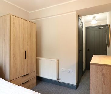 8 bedroom semi-detached house to rent - Photo 4