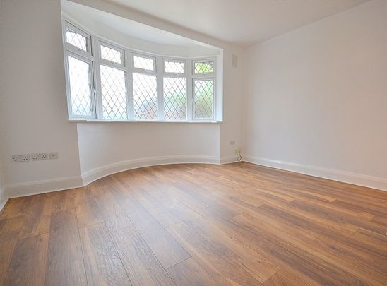 3 Bed Flat, Mill Hill East, NW7 - Photo 1