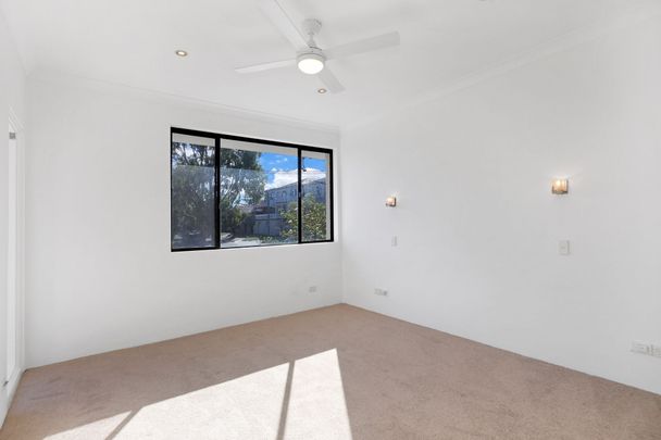 Freshly Refurbished Family Home Moments to Maroubra Beach - Photo 1