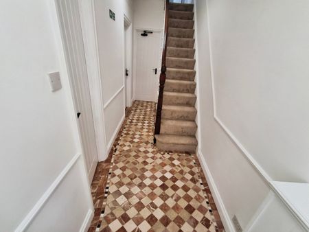 One-Bedroom House share - Photo 5