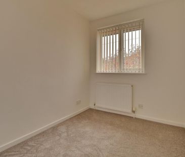 3 bedroom end of terrace house to rent - Photo 2