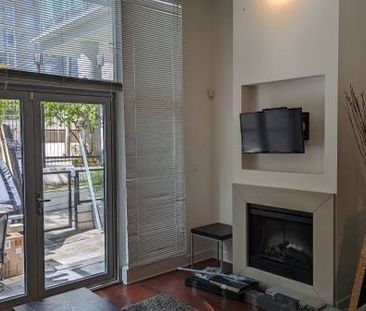 2 Bedroom 2 & 1/2 Bathroom Townhouse DT Vancouver - Photo 4