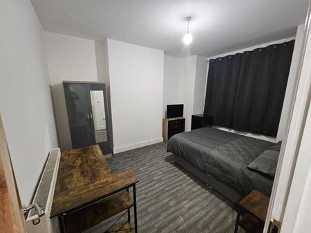 1 bedroom in a house share to rent - Photo 4