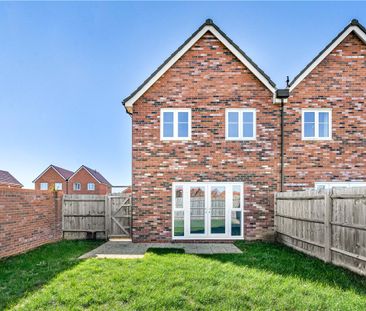 Particularly well presented three bedroom semi-detached house with ... - Photo 3
