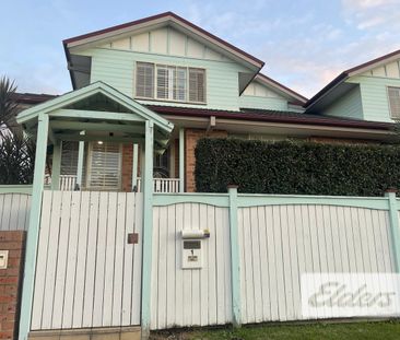 Very Appealing & Convenient Townhouse - Photo 5