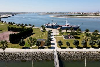 Apartamento T2 Mobilado na Praia da Barra.