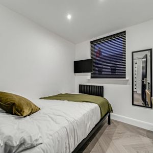 6 bedroom house to rent - Photo 2