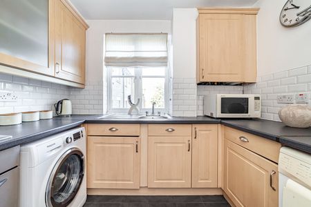 2 Bed Flat, Charman House, SW2 - Photo 4