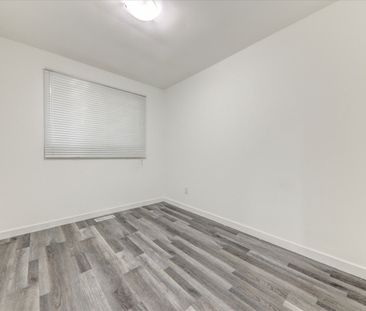 For Lease - 70 Port Darlington Road Unit# 3 Bed Suite, Clarington, ... - Photo 6