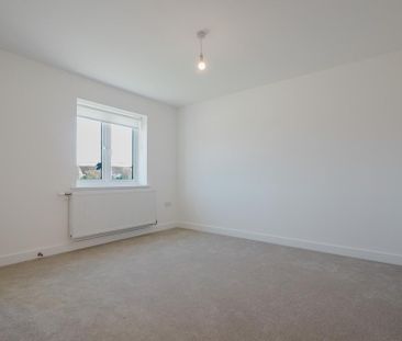 4 bedroom semi-detached house to rent - Photo 1