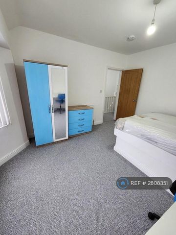 4 bedroom terraced house to rent - Photo 4