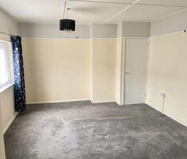 2 bedroom end of terrace house to rent - Photo 2