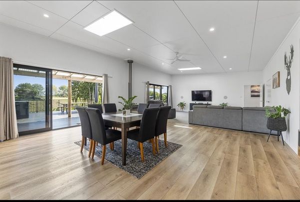 Spacious 4BR Home with Modern Comforts - Photo 1