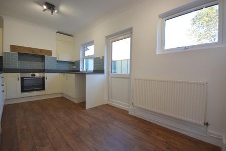 2 bedroom terraced house to rent - Photo 5