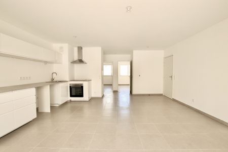 Location Appartement 3 pièces 60m² MARSEILLE 9ème - Photo 2