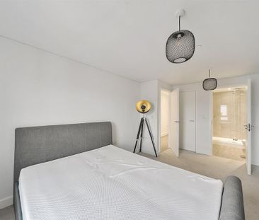 2 bedroom penthouse to rent - Photo 4