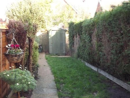 West Green 2 bedroom terraced house to rent - Photo 5