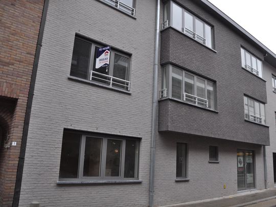 Gelijkvloers appartement met 1 slaapkamer en staanplaats. - Photo 1