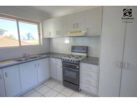 Lovely Unit - Central Coorparoo Location- 2 Minutes to Bus and Train - Photo 5