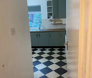 2 Bed Maisonette, Surrey Court, NG3 - Photo 5